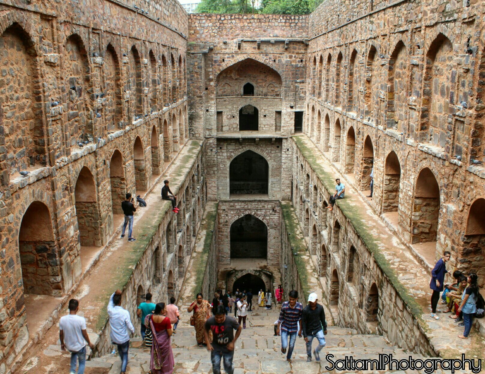 Agrasen ki Baoli. Climbing up. Sattam Photography. 